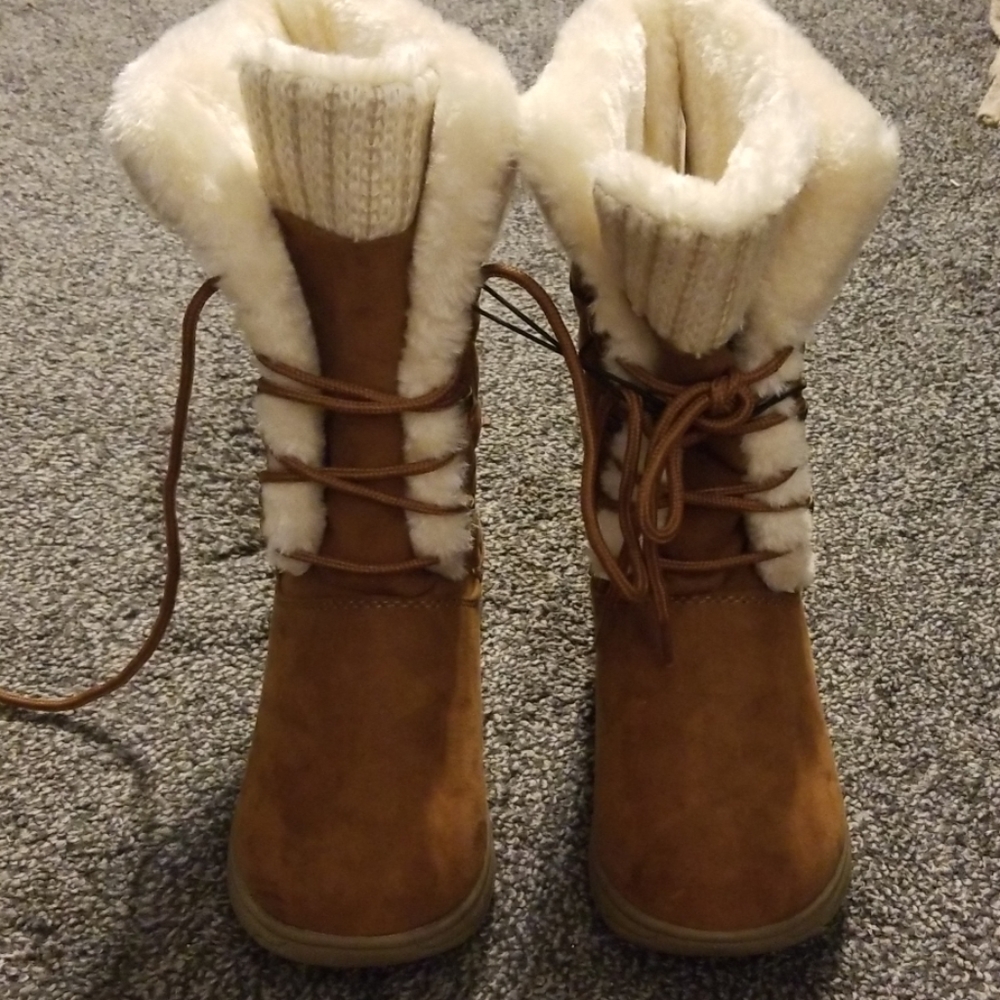 NWOT size 6 boots
